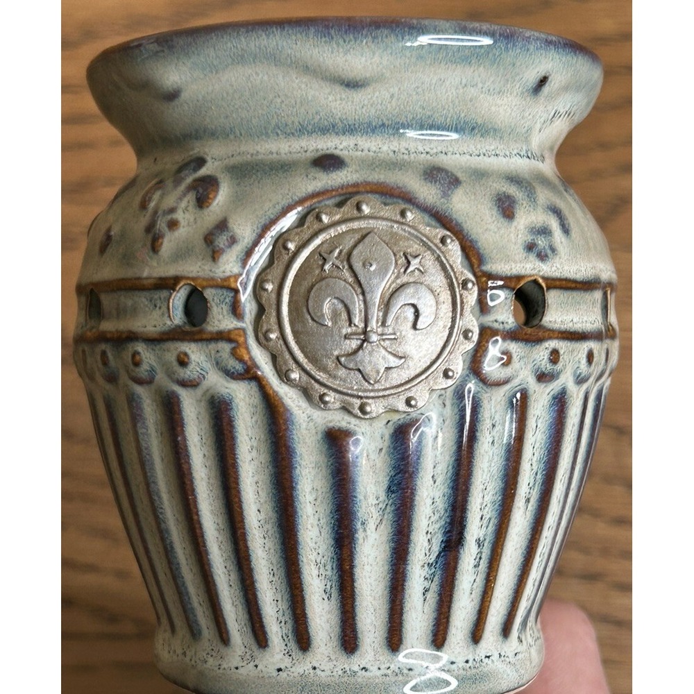Scentsy Charlemagne Fleur-de-lis Plugin Nightlight Wax Warmer‎ Greenish Brown